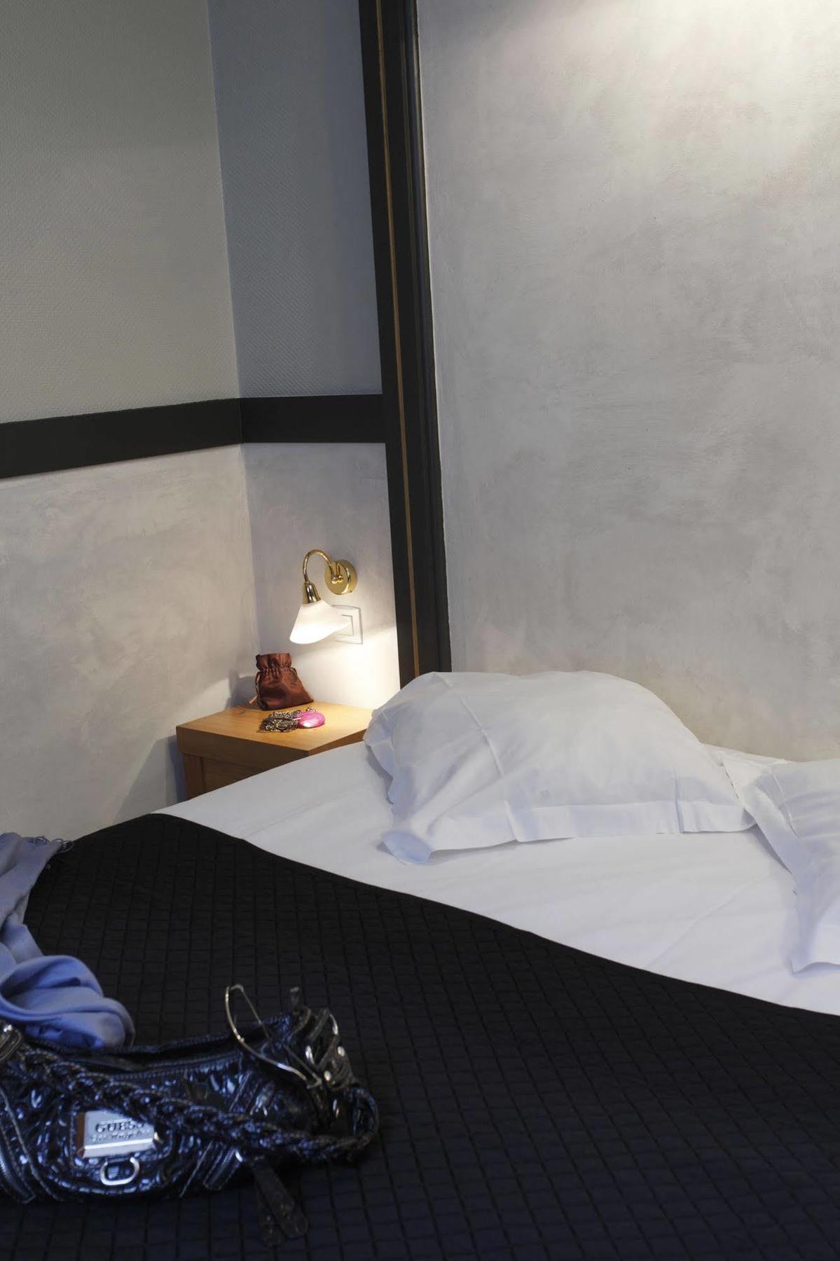 Adonis Marseille Vieux Port - Hotel Du Palais Экстерьер фото